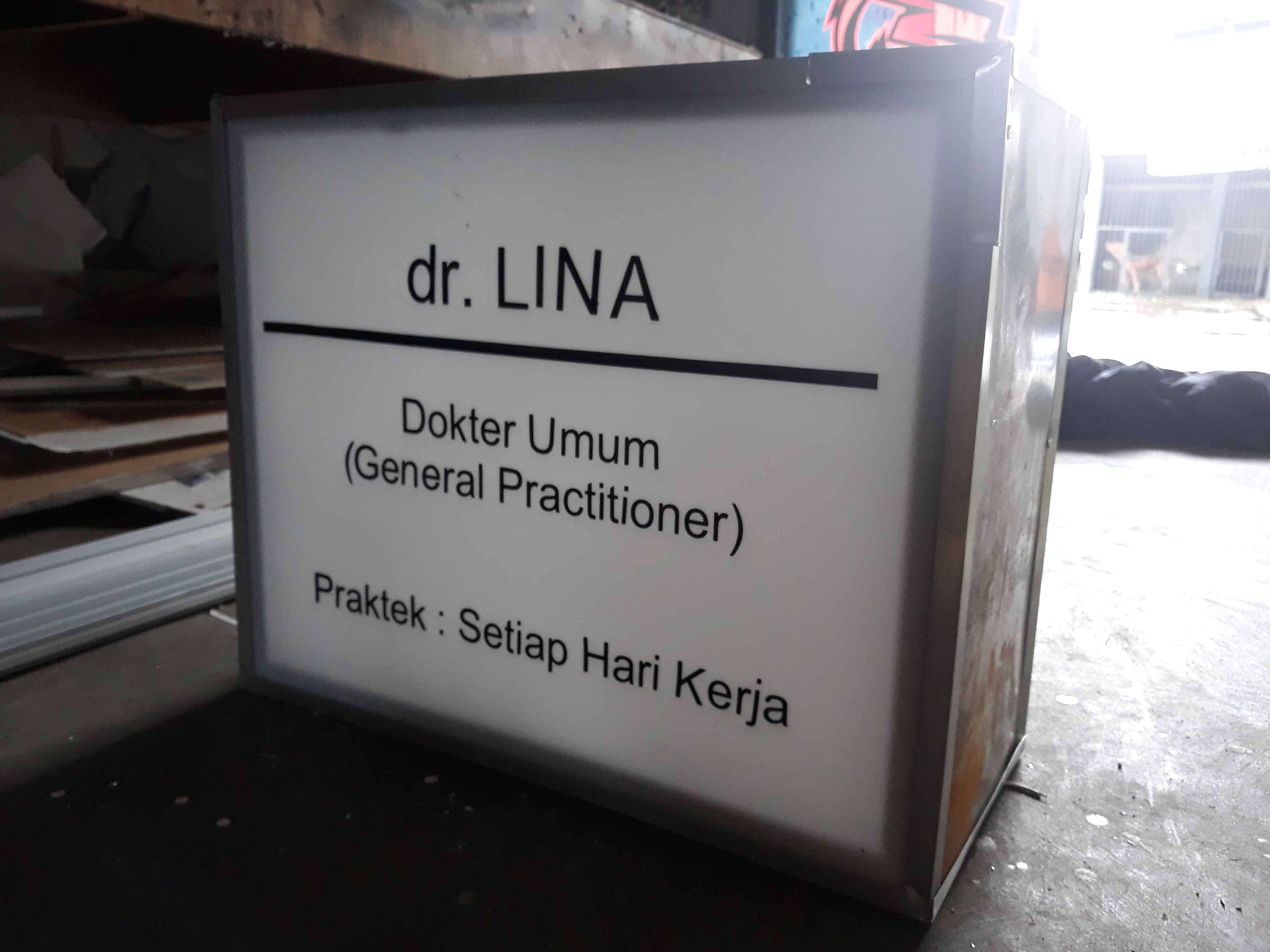 Neon Box DR. LINA Neon Box DR. LINA