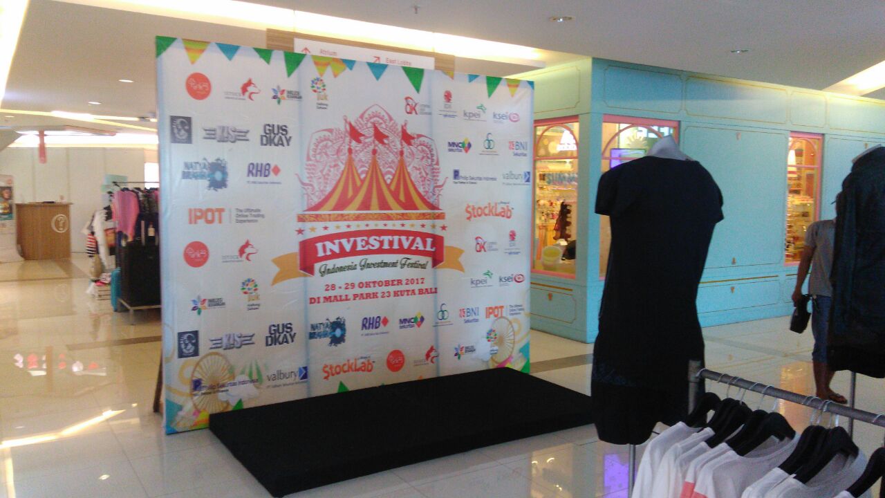 Backdrop INVESTIVAL Backdrop INVESTIVAL